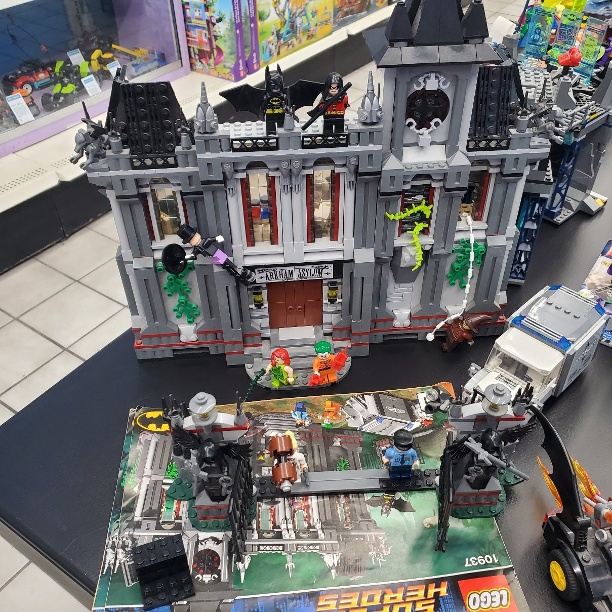 10937 Batman Arkham Asylum Breakout (Retired) (Previously Owned)