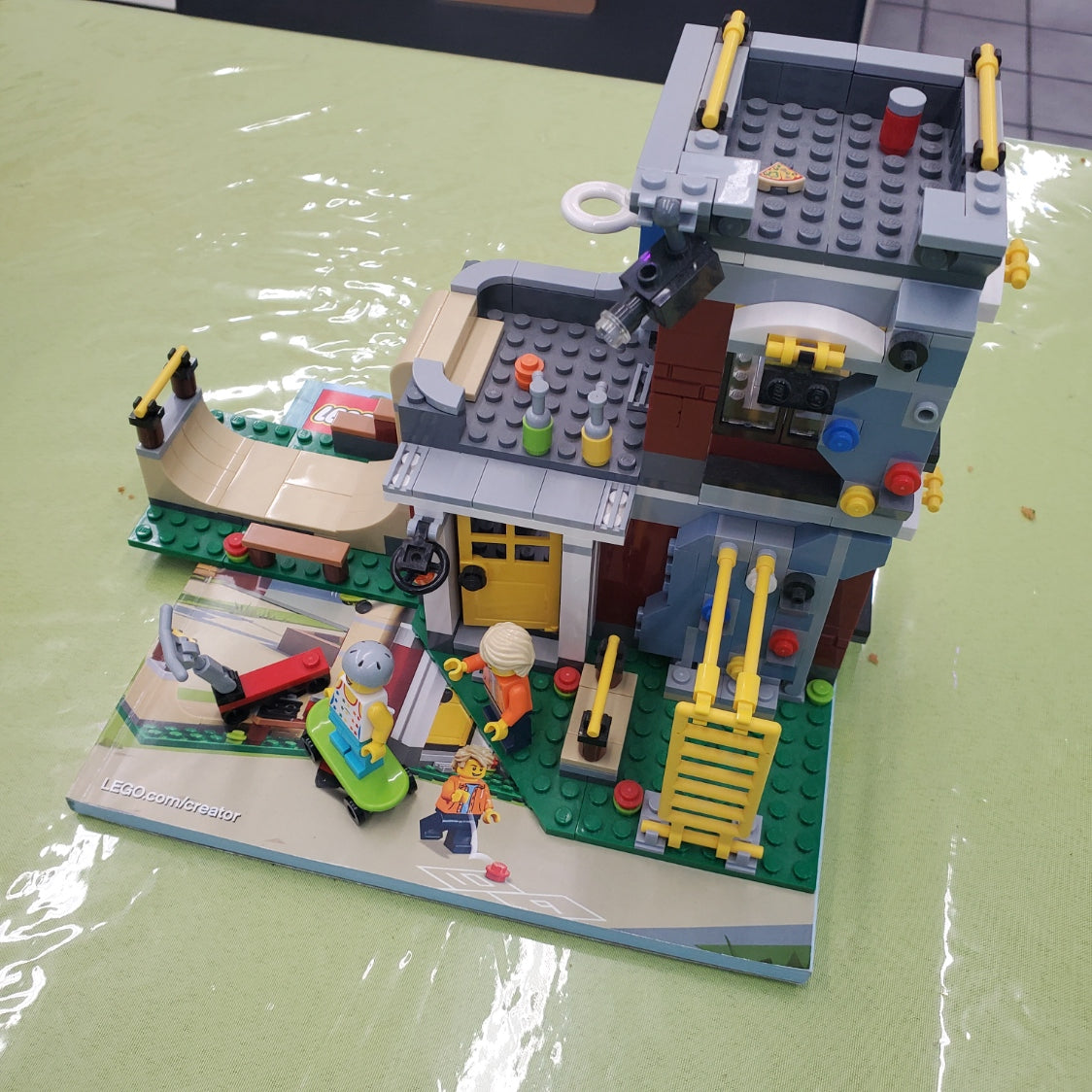 31081 Modular Skate House (Retired) (Previously Owned)