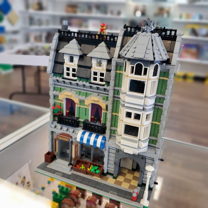 10185 LEGO Creator Green Grocer (Retired) (Previously Owned)