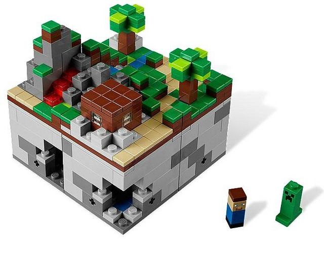 Micro World Minecraft LEGO 21102 Certified (used) in white box Retired