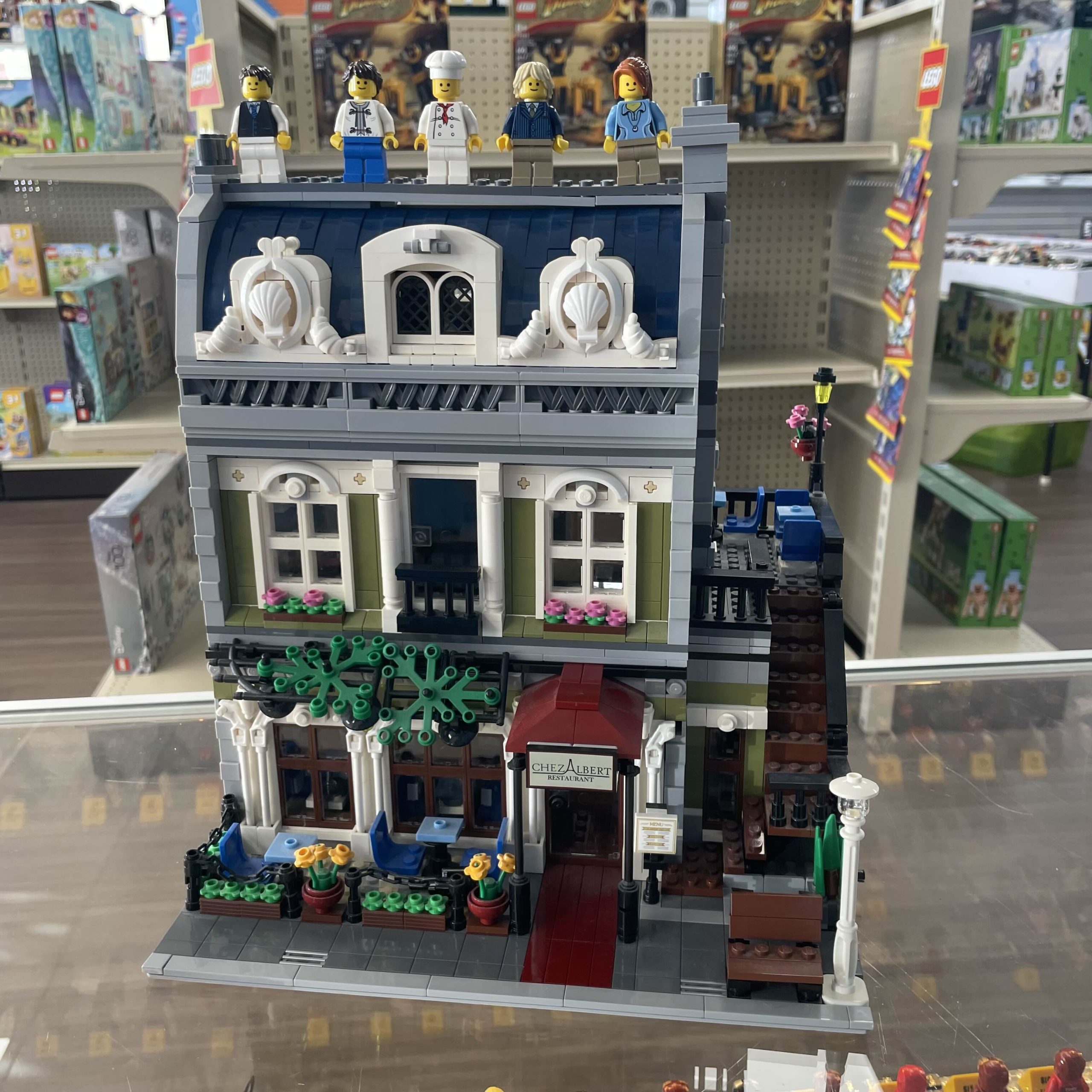 10243 Parisian Restaurant (Retired) (Previously Owned)