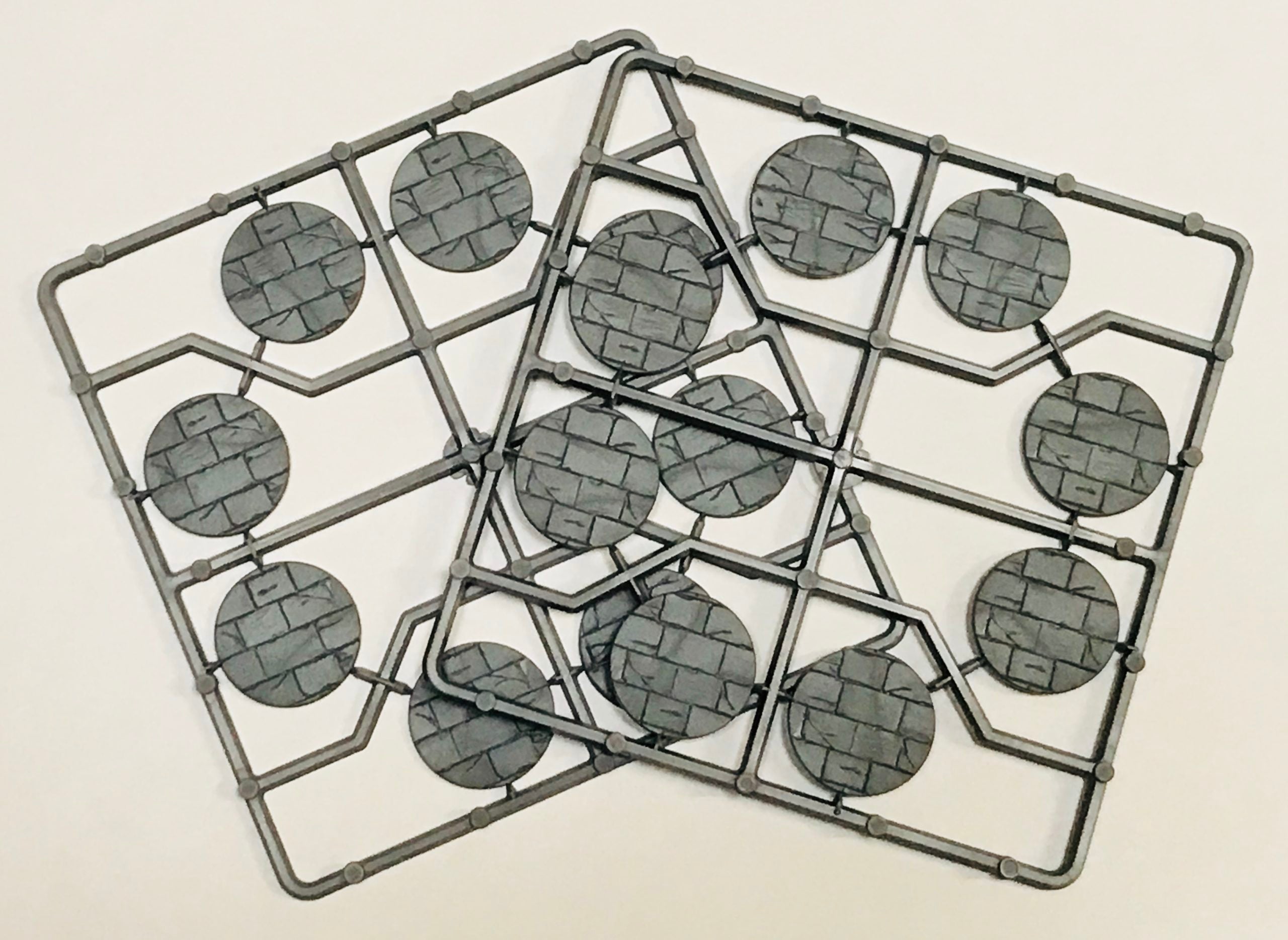 30 mm Round Paved Effect Plastic Bases (16)