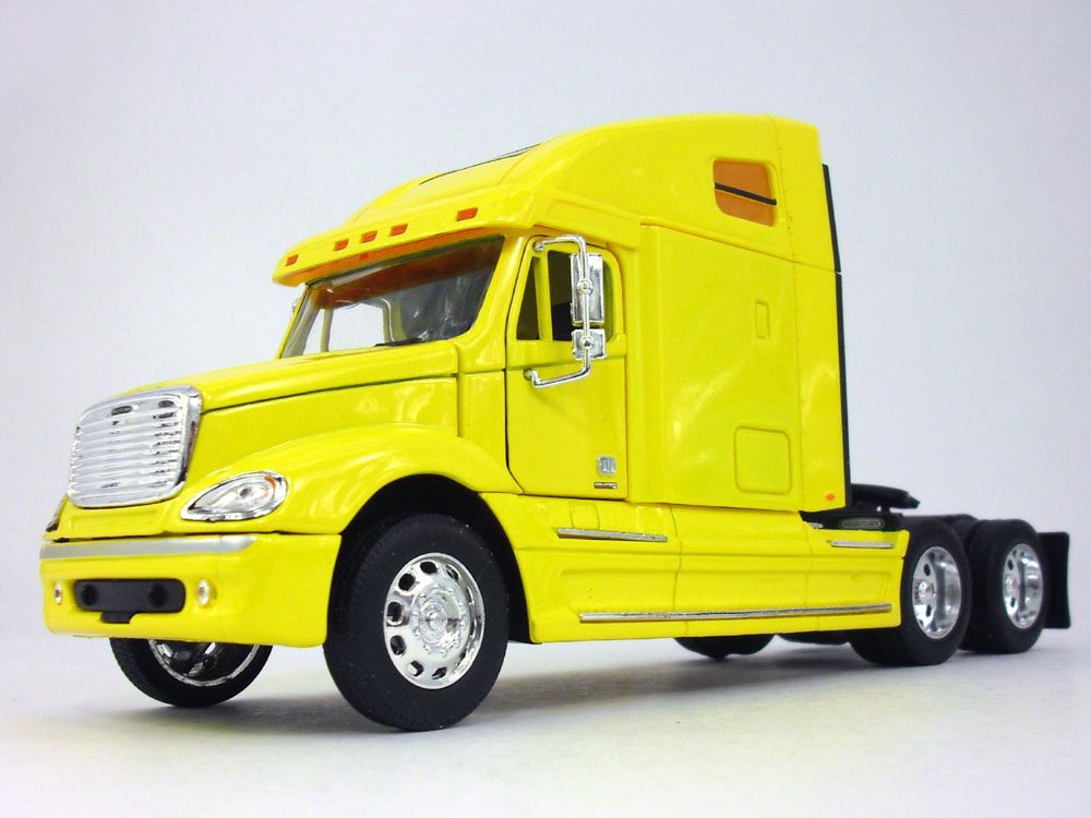 Freightliner Columbia Extended Cab Truck (Yellow) 1:32 Scale Diecast Truck (No Retail Box)