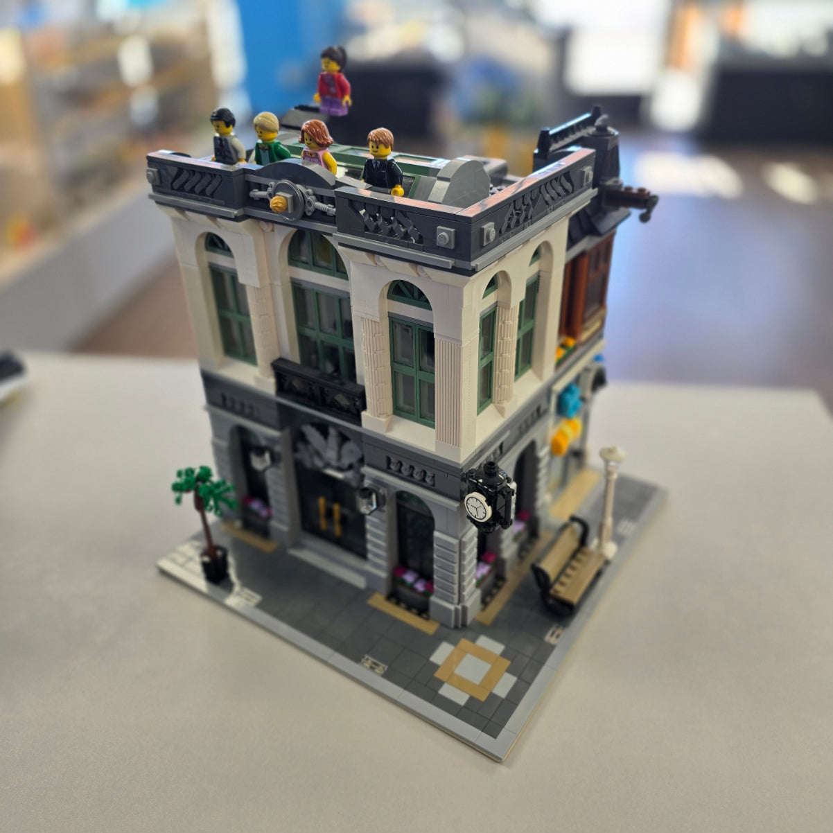 10251 LEGO Modular Brick Bank (Retired) (Previously Owned)