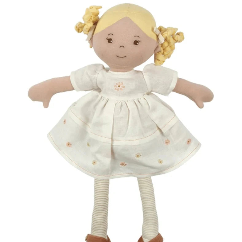 Priscy-Blonde Hair with Linen Dress