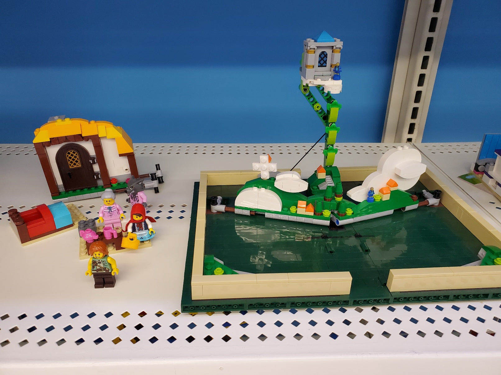 21315 Brick Tales Pop-Up Book (Previously Owned) (Retired)