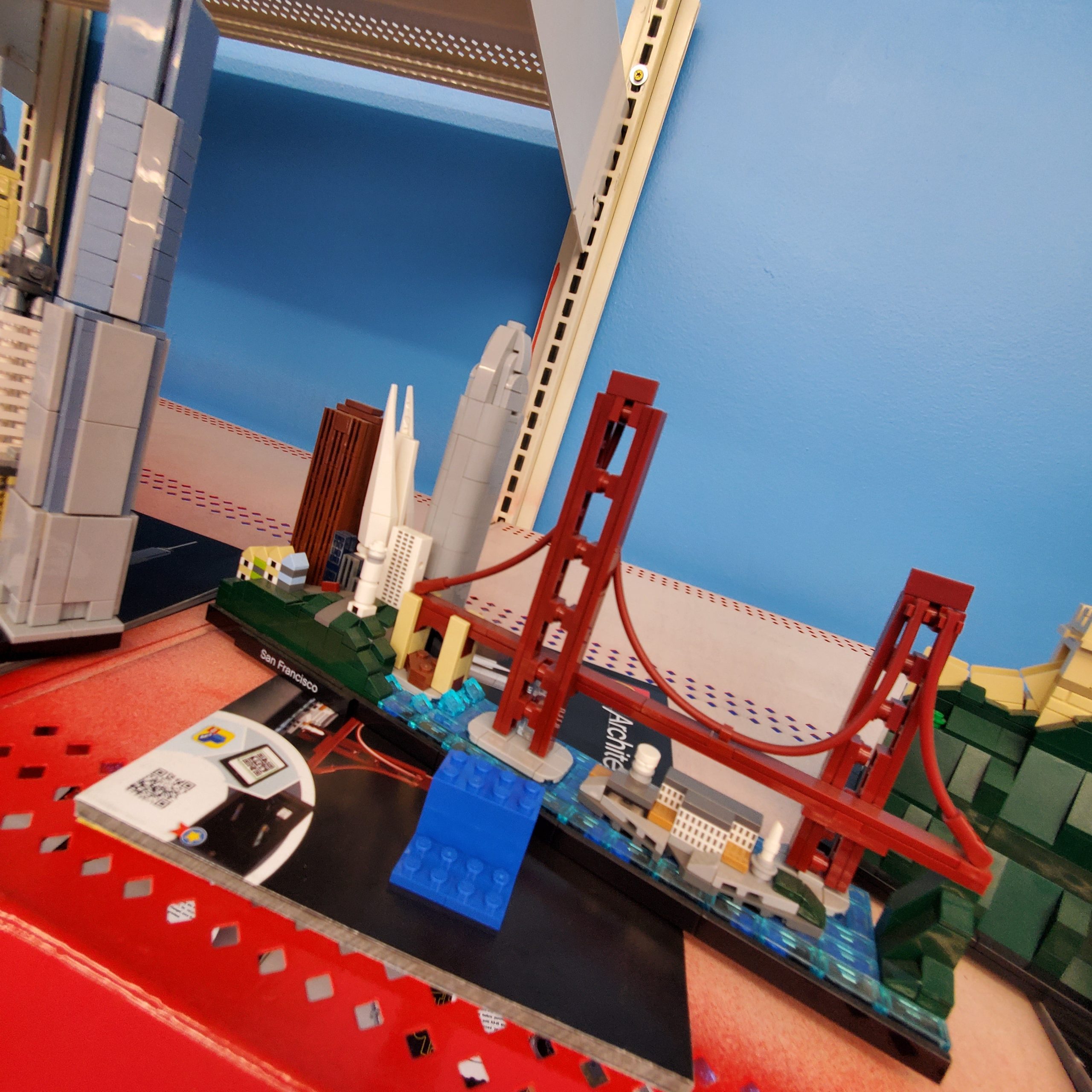 21043 San Francisco (Retired) (Previously Owned)