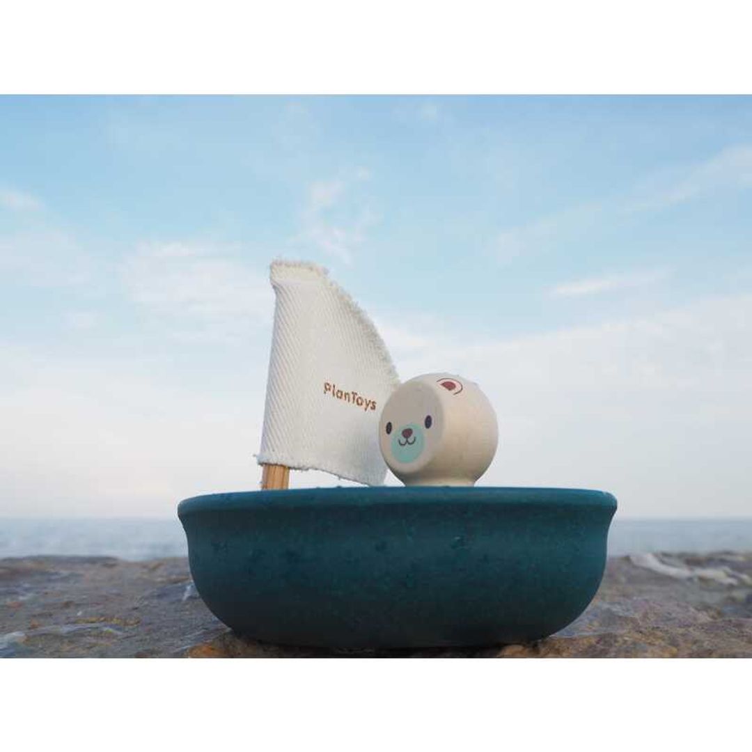 Plan Toys Sailing Boat - Polar Bear