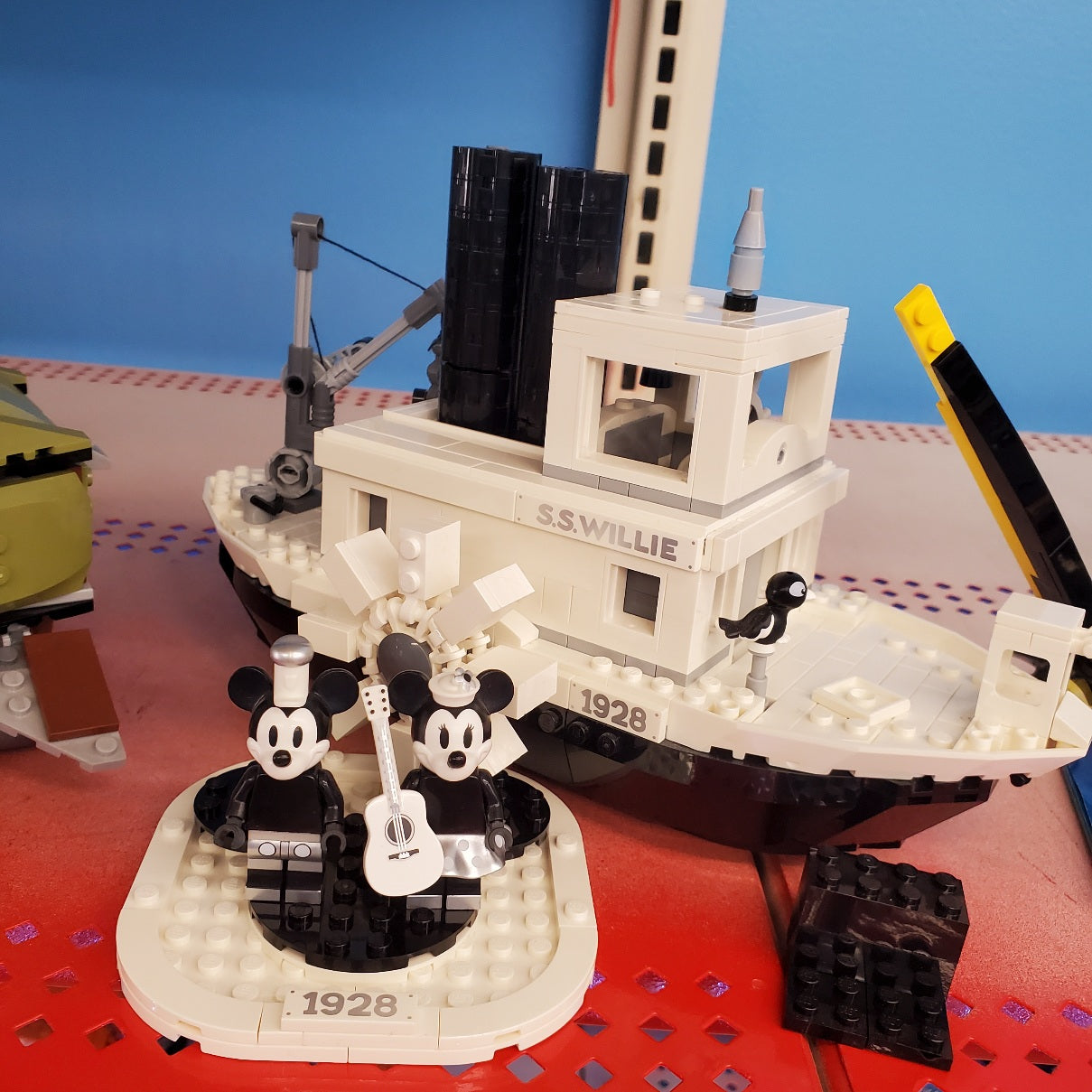 21317 Steamboat Willie (Retired) (Previously Owned)