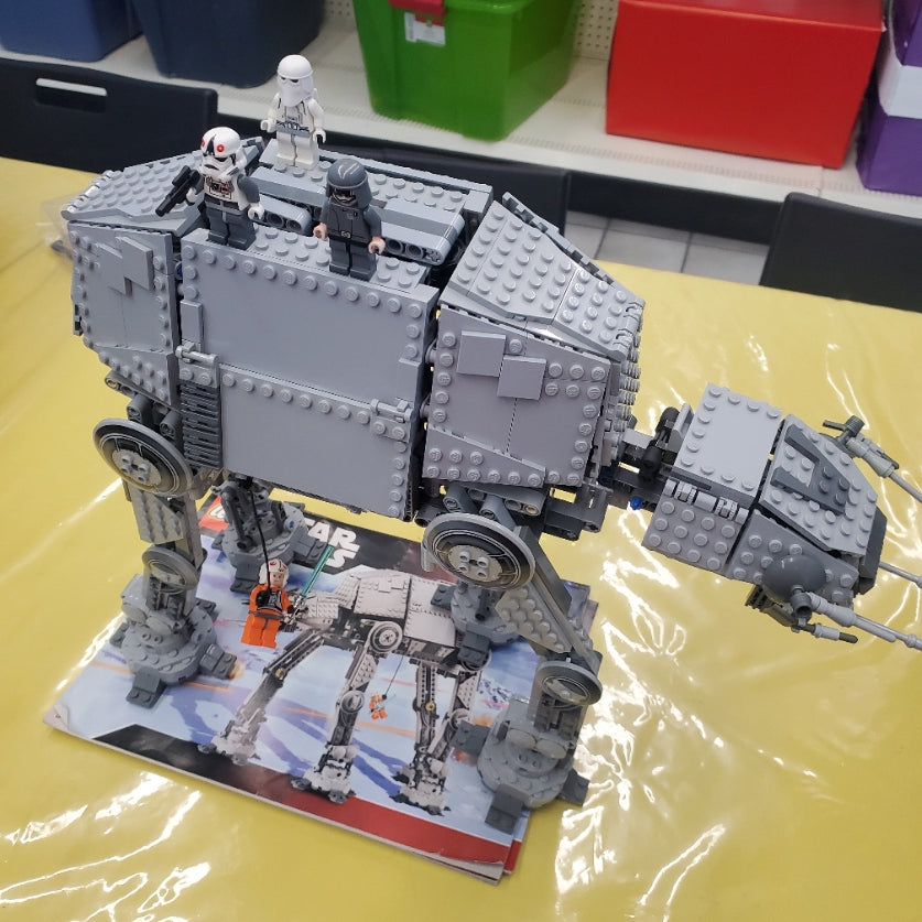 10178 LEGO Star Wars: Motorized Walking AT-AT (Retired) (Previously Owned)
