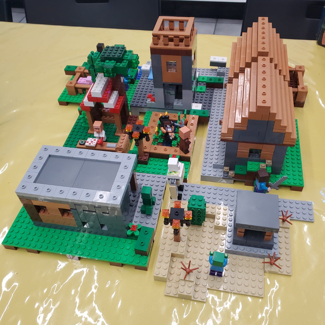 21128 Minecraft The Village (Retired) (Previously Owned)