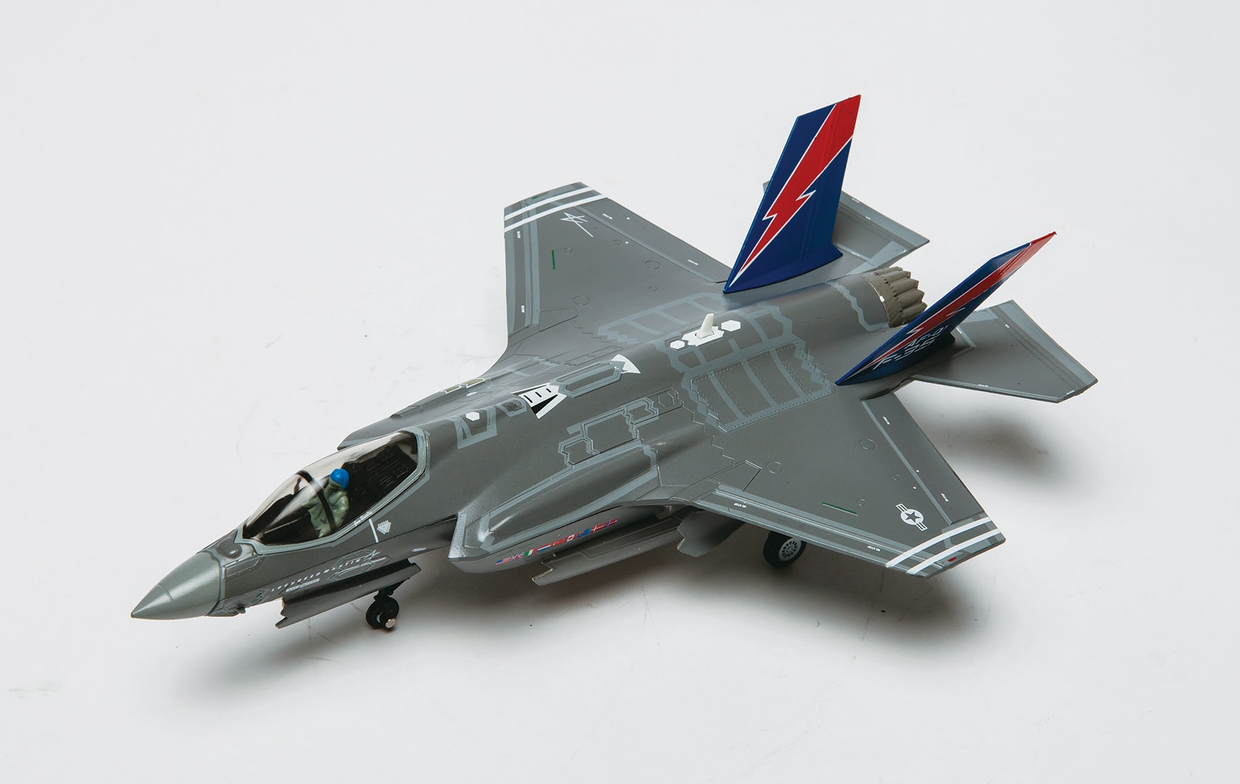 Lockheed Martin F-35A Lightening II #AF-01 Edwards AFB 1:72 Scale Diecast Model