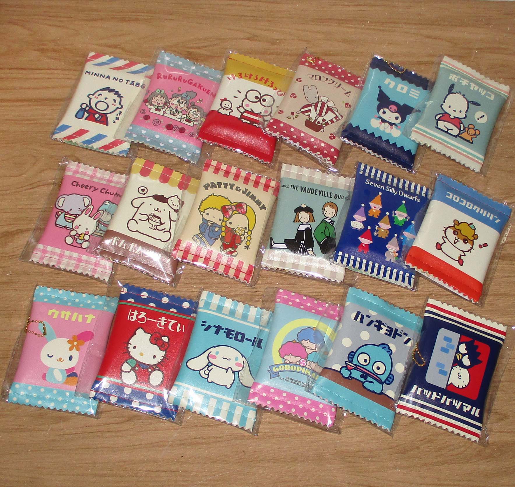 Japan Sanrio Tabo / Rururu Gakuen / Keorppi / Marron Cream / Kuromi / Pochcco / Cheery Chums / Pompompurin / Patty and Jimmy / Coro Coro Kuririn / Usahana / Hello Kitty / Cinnamoroll / Goropikadon / Hangyodon Coin Purse Keychain (Fancy Retro)