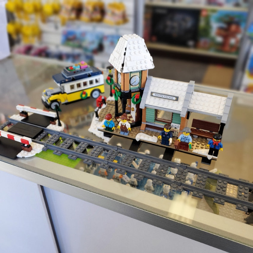 10259 LEGO Winter Village Station (Retired) (Previously Owned)