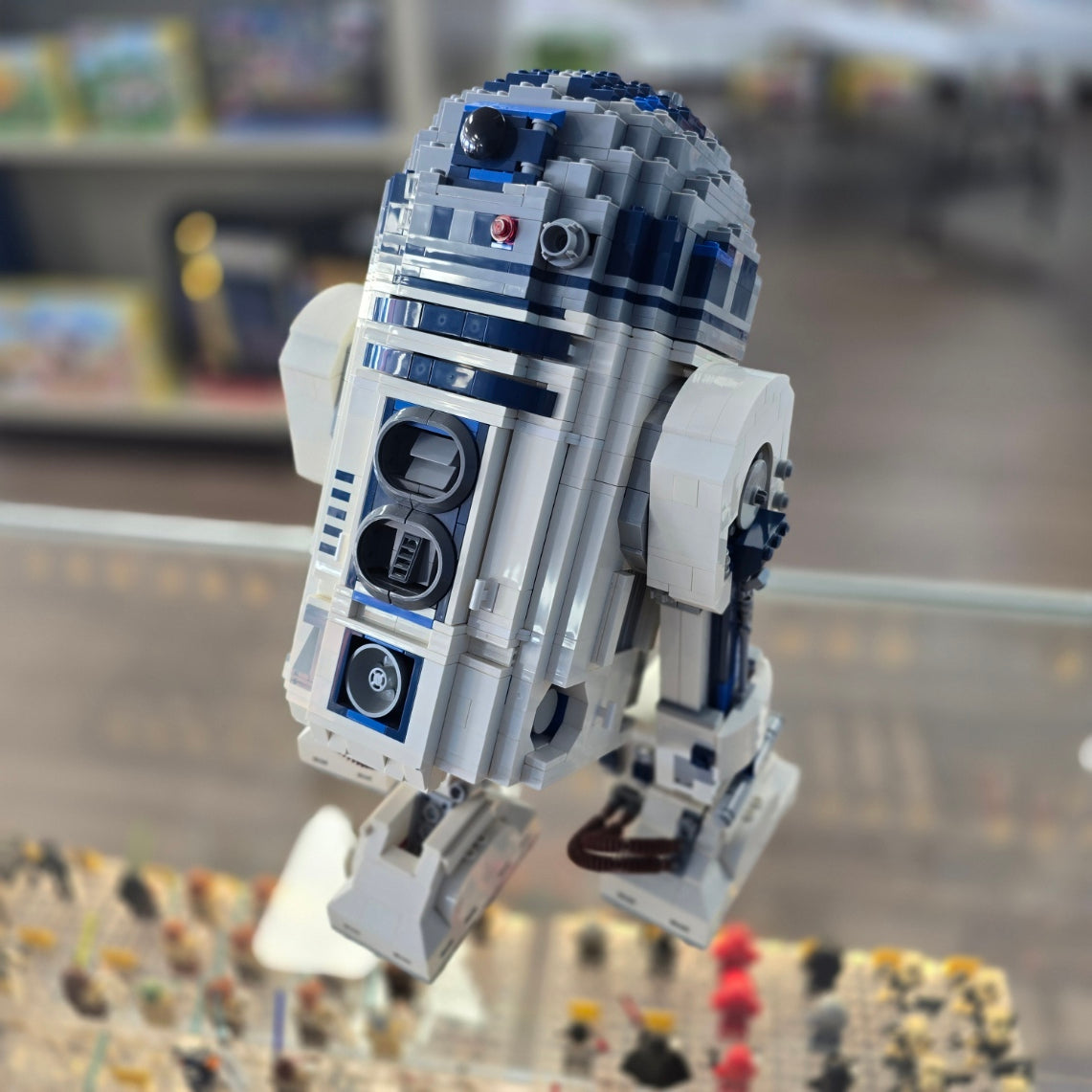 10225 UCS R2-D2 (Retired) (Previously Owned)