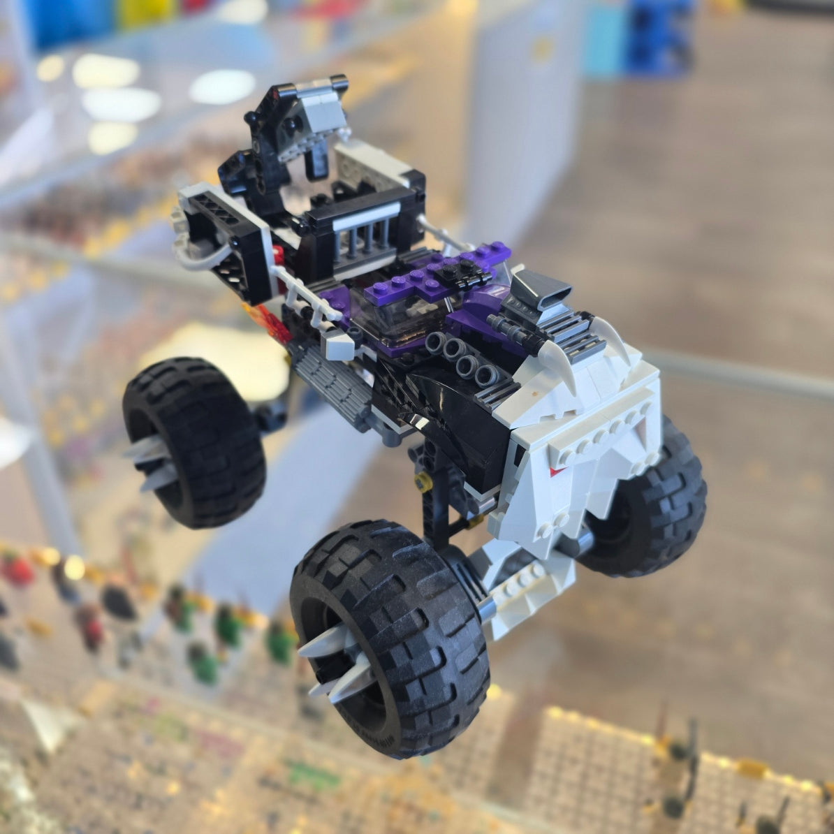 2506 Skull Truck (Retired) (Previously Owned)