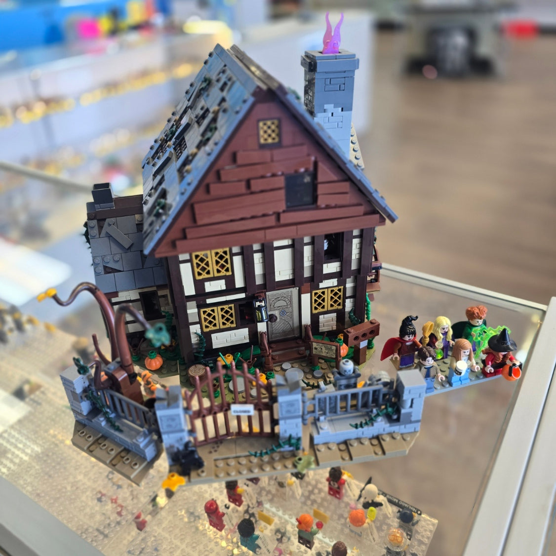 21341 Disney Hocus Pocus: The Sanderson Sisters' Cottage (Previously Owned)