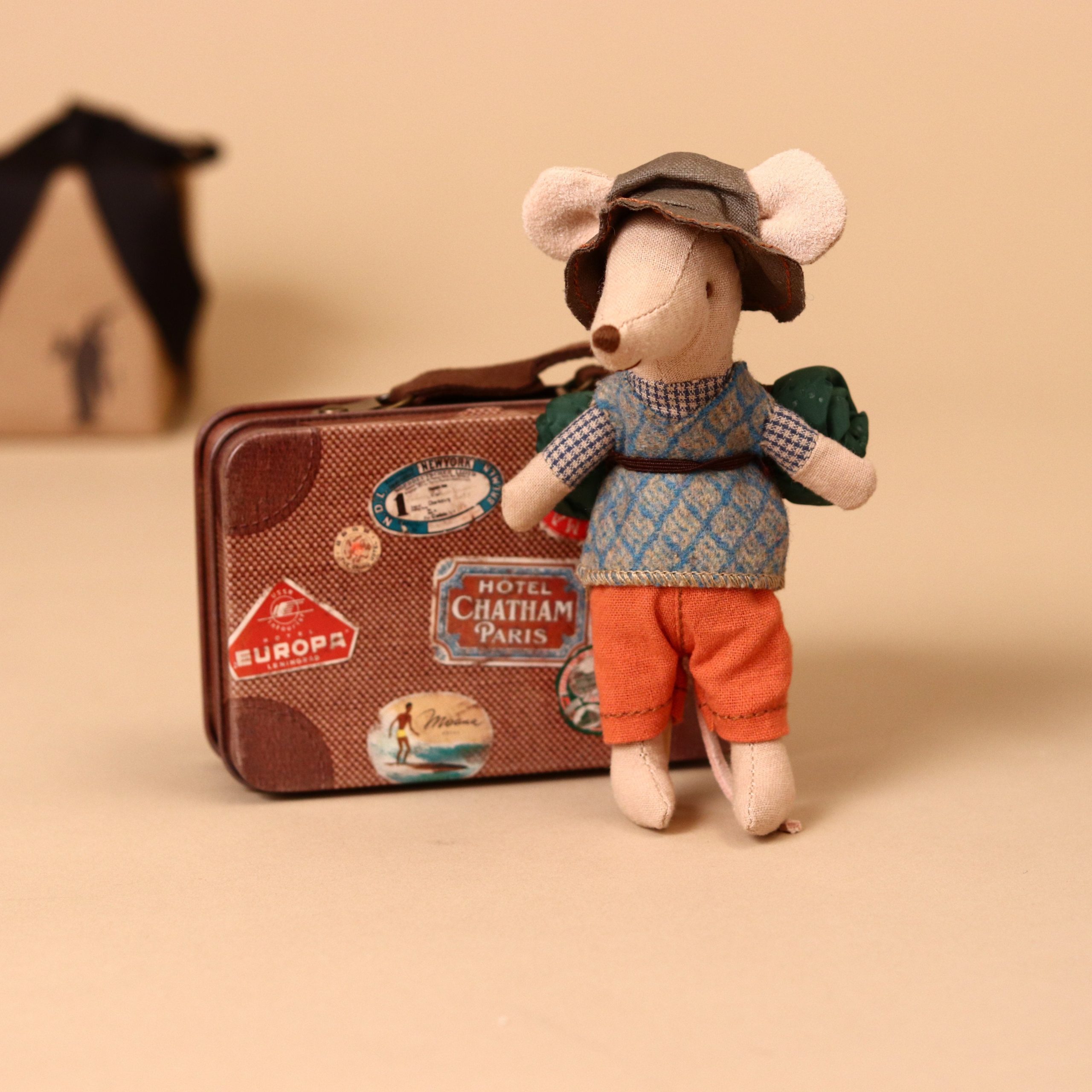Matchbox Mouse Big Brother | Hiker in Suitcase