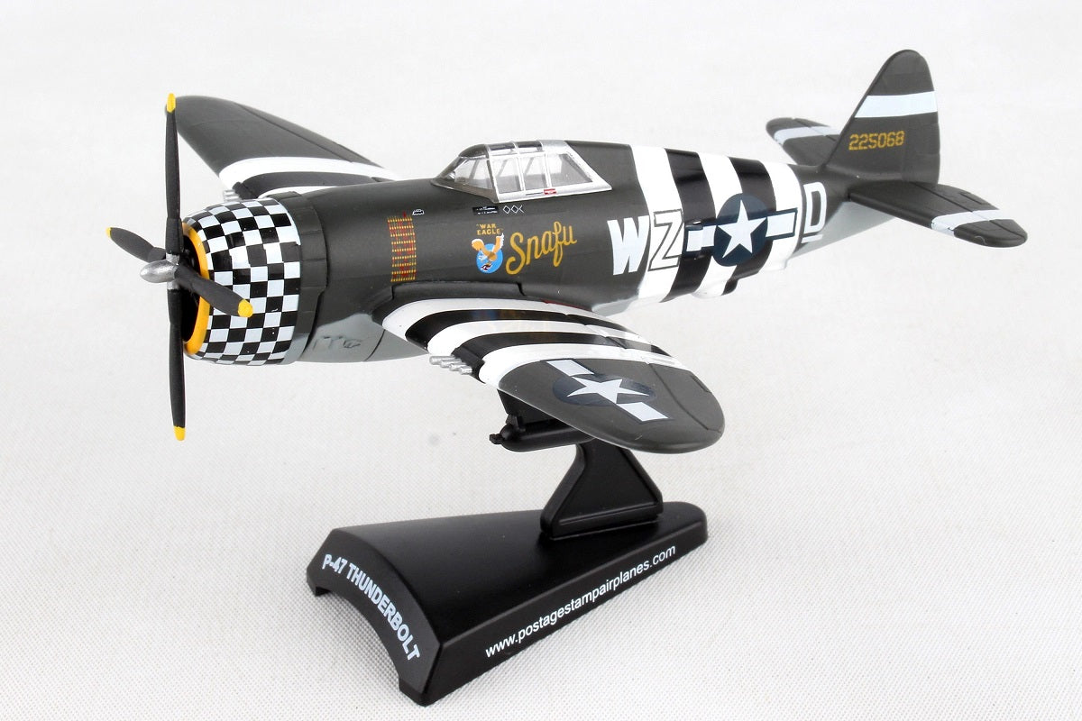Republic P-47 Thunderbolt "SNAFU" 1944, 1/100  Scale Model